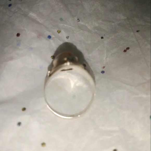 Silver stone has fossil inside, size 7. - Picture 7 of 7